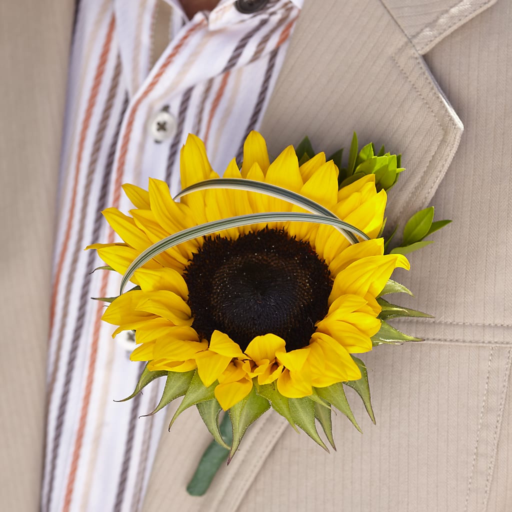 Free Spirit Boutonniere –  New Rochelle Florist, New Rochelle NY