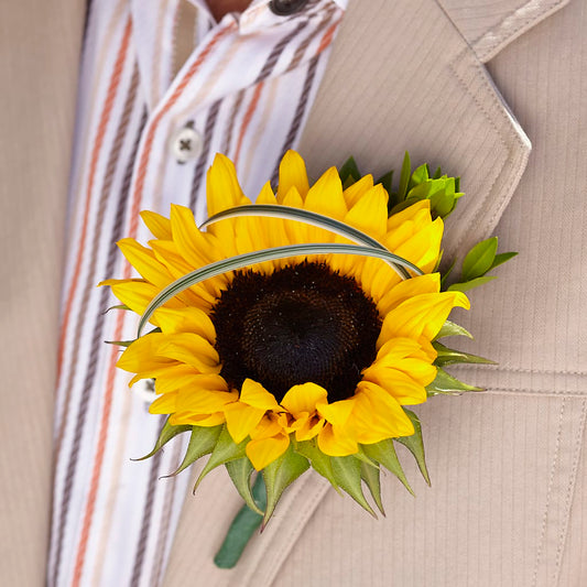 Free Spirit Boutonniere –  New Rochelle Florist, New Rochelle NY